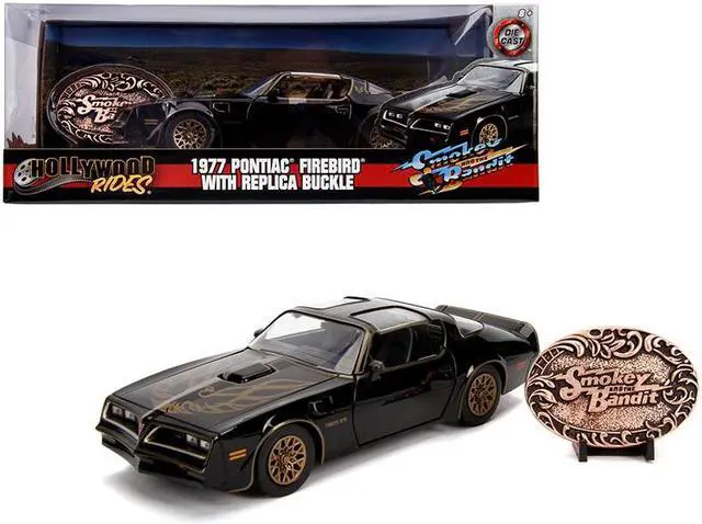 Alt view image 3 of 6 - 1977 Pontiac Firebird Trans Am Black with Replica Buckle "Smokey and the Bandit" (1977) Movie "Hollywood Rides" Series 1/24 Diecast Model Car by Jada
