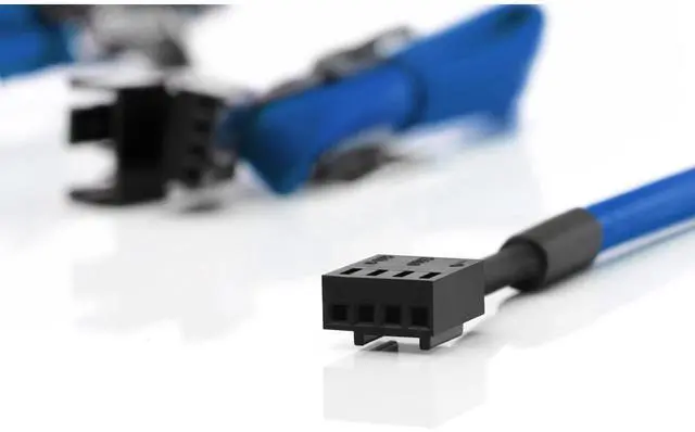 Alt view image 2 of 2 - Noctua NA-SEC1 chromax.blue, 3-Pin/4-Pin Extension Cables (30cm, Blue)