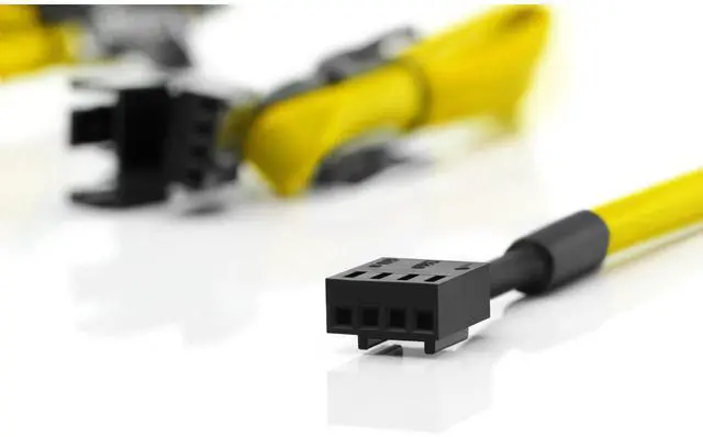 Alt view image 2 of 2 - Noctua NA-SEC1 chromax.yellow, 3-Pin/4-Pin Extension Cables (30cm, Yellow)