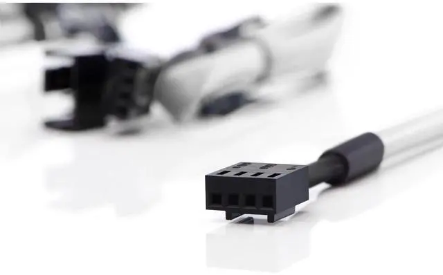 Alt view image 2 of 2 - Noctua NA-SEC1 chromax.white, 3-Pin/4-Pin Extension Cables (30cm, White)