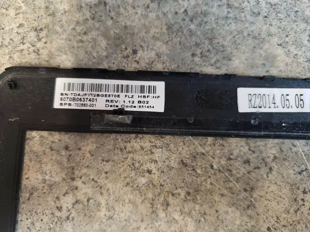 Alt view image 3 of 3 - HP Elitebook 9470m Laptop LCD Bezel Webcam Port Black LED 702860-001
