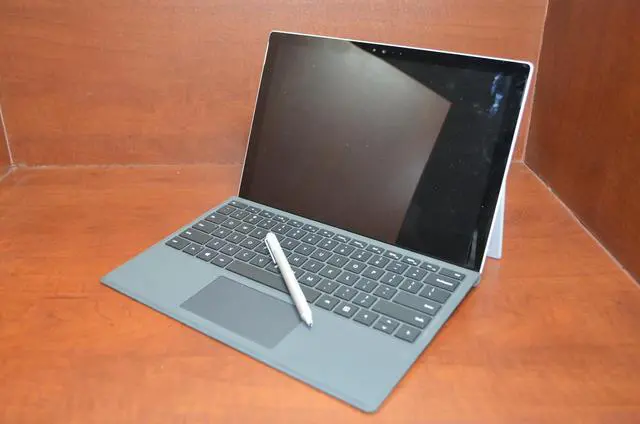Alt view image 2 of 2 - Microsoft Surface PRO-4 256 GB Intel Core i7-6650U X2 2.2GHz 12.3",Silver