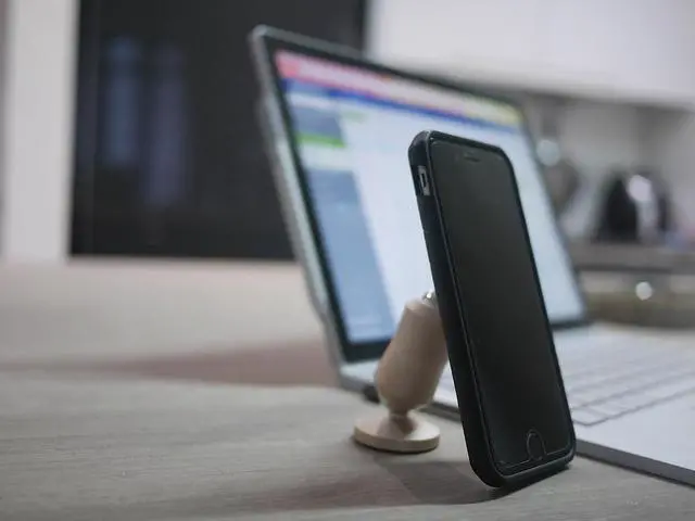 Alt view image 6 of 7 - Clutchit Car Phone Tablet Anywhere Magnetic Mount