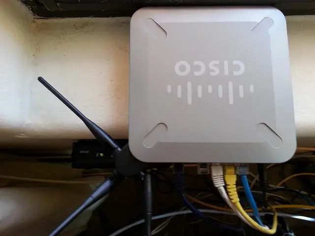 Main image of Cisco WRVS4400N Wireless-N Gigabit Security Router - VPN v2.0, Built-in 4-port full-duplex 10/100/1000 Gigabit Ethernet switch