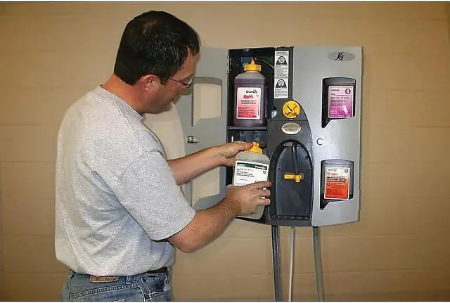 Alt view image 3 of 4 - DIVERSEY D3764735 Chemical Mixing Dispenser,Wall Mount