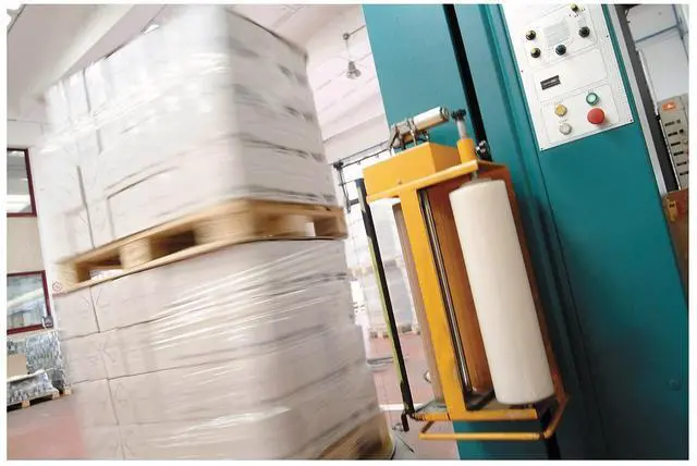 Alt view image 19 of 19 - Universal Machine Stretch Film 20" x 5000 ft 20.3mic Clear M205080