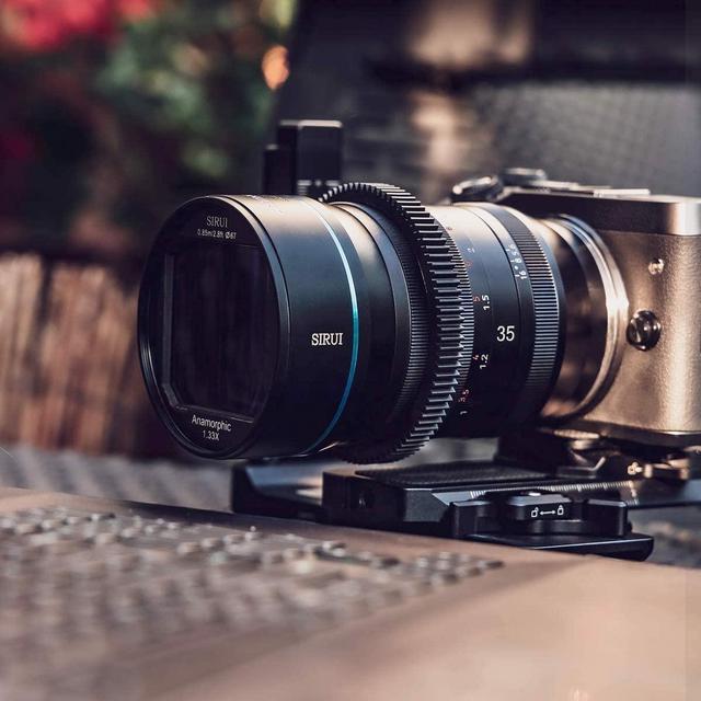 Alt view image 10 of 11 - Sirui 35mm f/1.8 Anamorphic 1.33X Lens for MFT #SR35-M