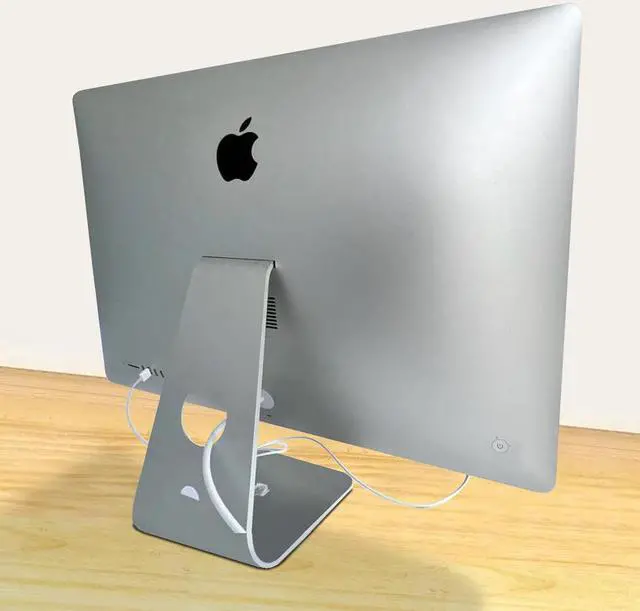 Alt view image 3 of 4 - Apple iMac "Core i7" 4.0 27" (5K, Late 2014) 4.0 GHz Core i7 (I7-4790K) 16GB RAM 3TB HDD + 128GB SSD Storage Silver MF886LL/A