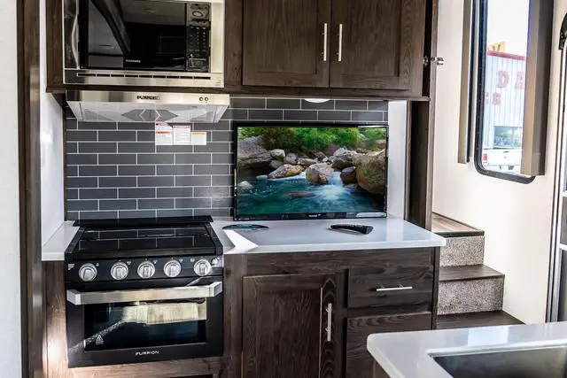 Alt view image 4 of 6 - Transit Platinum Series 28" 12V DC Powered Smart TV by Free Signal TV for RV, Boat and Vehicle Applications. 28"