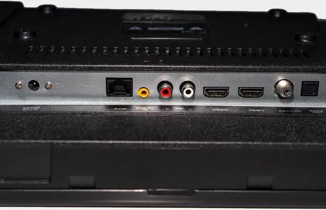 Alt view image 4 of 6 - Transit Platinum Series 32" 12V DC Powered Smart TV by Free Signal TV for RV, Boat and Vehicle Applications. 32"