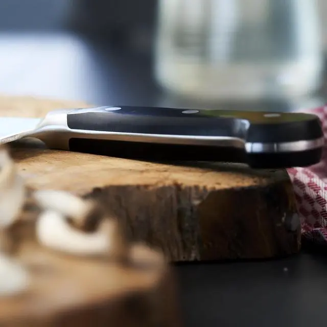 Alt view image 3 of 6 - ZWILLING Pro 7-inch Chinese Chef's Knife Vegetable Cleaver