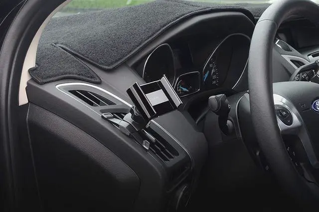 Alt view image 6 of 7 - LUXA2 Vent Clip Universal Car Mount Holder for iPhone 6 (4.7)/ 5s/ 5c/4s, Galaxy S4/S3//S2. HTC One and 6-Inch Device HO-MHS-PCVCBK-00