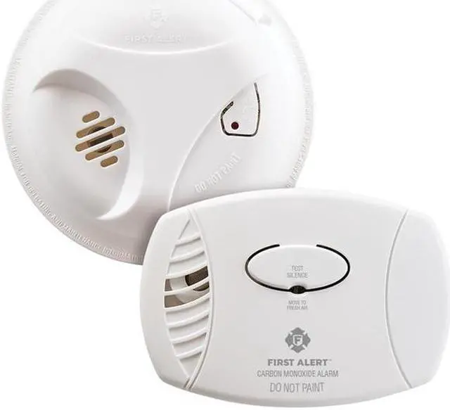 Main image of First Alert 1039879 Smoke (SA303) & Carbon Monoxide (CO400) Detector Combo Pack