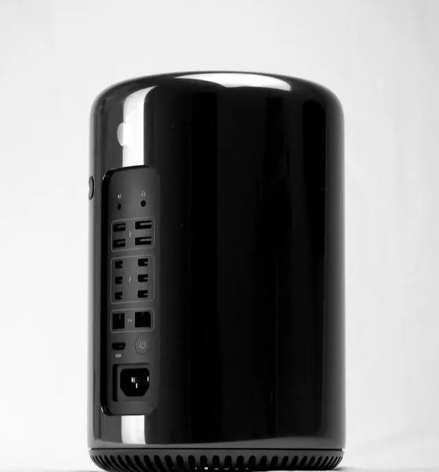 Alt view image 2 of 6 - Late 2013 Apple Mac Pro 3.5GHz 6-core/64GB RAM/512GB Flash/Dual AMD FirePro D700 MD878LL/A-CTO