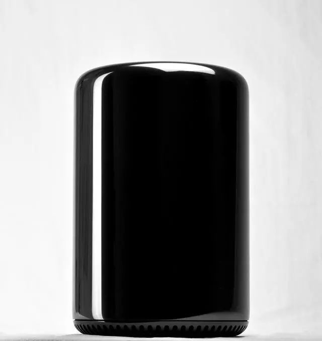 Alt view image 2 of 6 - Apple Late 2013 Mac Pro 3.5GHz 6-core/32 GB RAM/1 TB Flash/Dual AMD FirePro D500 MD878LL/A