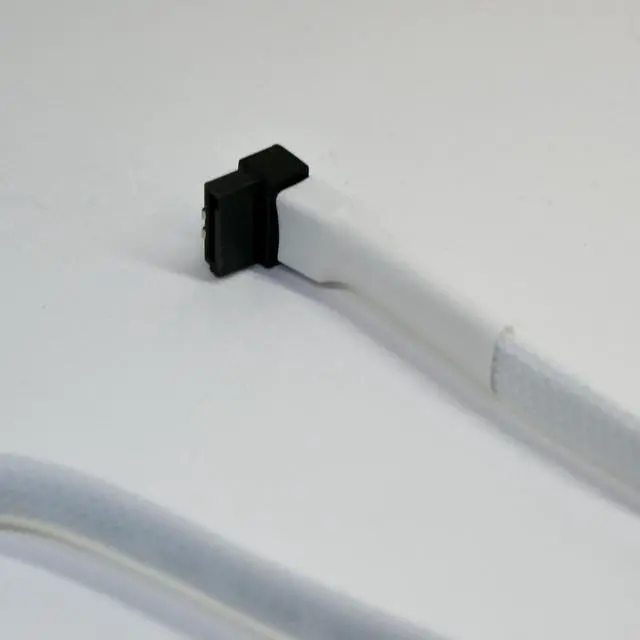 Alt view image 6 of 7 - Darkside 45cm (18") SATA 3.0 180° to 90° Data Cable with Latch - White (DS-0556)