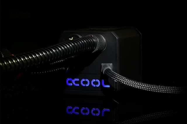 Alt view image 12 of 14 - Alphacool Eisbaer AIO CPU Cooler with 360mm Radiator