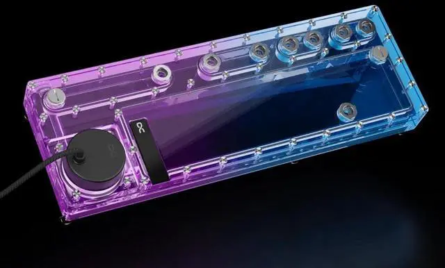 Alt view image 3 of 6 - Alphacool Core Distro Plate 420 VPP/D5 - Left with VPP D5 Apex Pump (14578)
