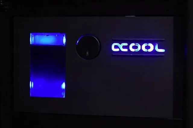 Alt view image 9 of 14 - Alphacool Eisfach D5 Reservoir, Dual 5.25" Bay, Pump Not Included