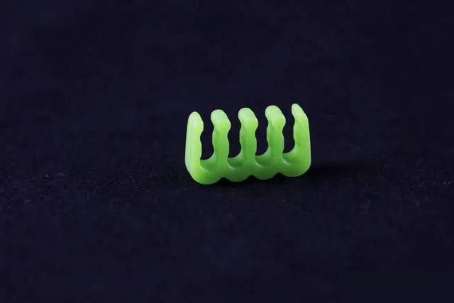 Alt view image 2 of 2 - Darkside 8-pin Open-Closed Cable Management Comb Green (DS-1054)