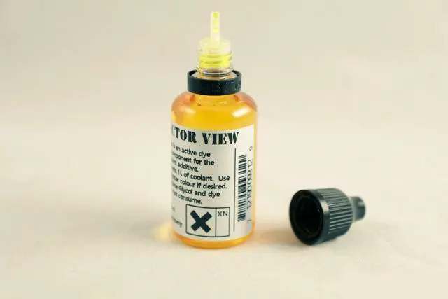 Alt view image 2 of 6 - Darkside Protector View Coloring Dye Concentrate 35ml â Yellow (DS-1164)
