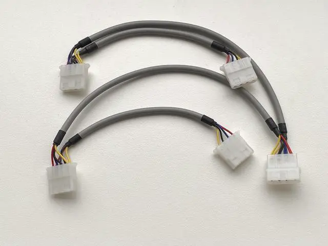 Alt view image 2 of 2 - Phobya 4Pin to 4x 4Pin Splitter 28cm for Molex (1023177)