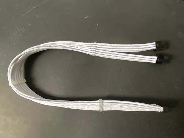 Alt view image 3 of 4 - Darkside 60cm PCI-e 5.0 12VHPWR 2-way 8-pin Seasonic Prime & Focus Cable for GPU RTX4090 RTX4080 Series â White (DS-1206)