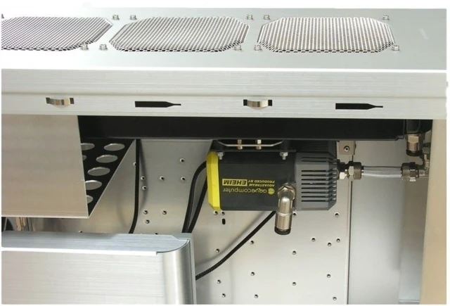 Alt view image 2 of 2 - Aquacomputer Radiator Pump Mount (41058)