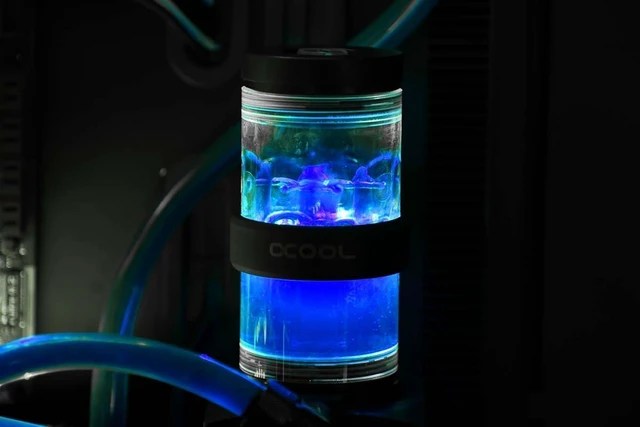 Alt view image 3 of 7 - Alphacool Eiswasser - Premixed Coolant - Crystal Blue - UV Reactive - 1000ml (18543)