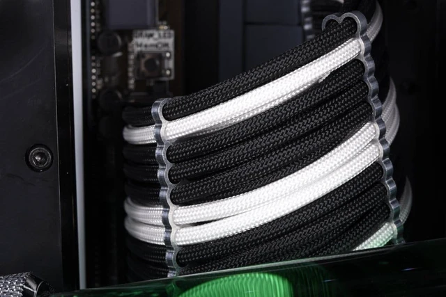 Alt view image 2 of 6 - Alphacool AlphaCord Sleeve 4mm - 3.3m (10ft) - Colonial Blue (45314)