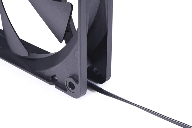 Alt view image 4 of 5 - Alphacool Core 140mm Fan PWM 2500rpm - 140x140x25mm, 4-Pin PWM, 115.56 CFM, 12V, Black (24846)