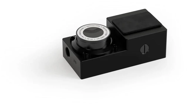 Alt view image 2 of 6 - Alphacool ES Reservoir DDCzero 1U with Pump (14571)