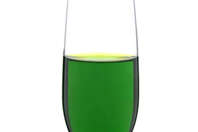 Alt view image 4 of 7 - Alphacool Eiswasser Crystal Premixed PC Coolant (for Long-term Use), 1000ml, Green UV (18545)
