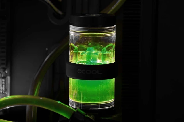 Alt view image 3 of 7 - Alphacool Eiswasser Crystal Premixed PC Coolant (for Long-term Use), 1000ml, Green UV (18545)