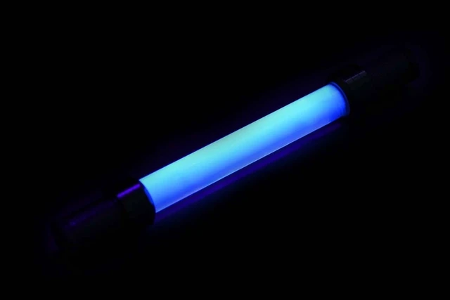 Alt view image 18 of 19 - Alphacool Eiswasser Crystal Clear UV-active premixed coolant 1000ml