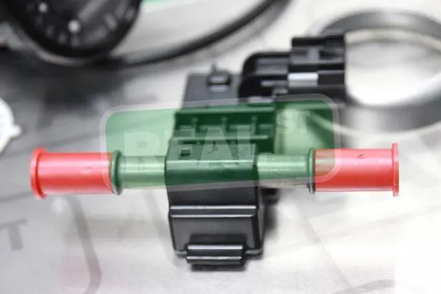 Alt view image 3 of 4 - Innovate MTX-D Ethanol Content % & Fuel Temp Complete Gauge Kit 3904