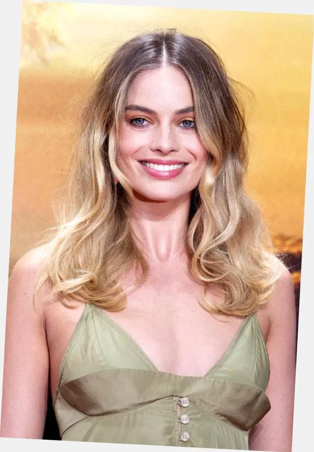 Main image of Margot Robbie Poster 24"x36" 24x36