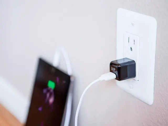 Alt view image 4 of 7 - Monoprice 15984 USB 2.4A Mini Travel Charger
