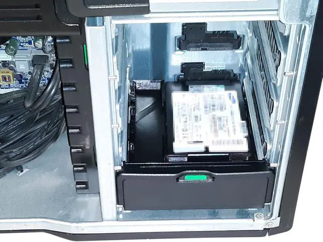 Alt view image 4 of 5 - SSD/HDD Carrier Adapter 2.5" to 3.5" For HP Workstations Z600 Z620 Z640 Z800 Z820 Z840