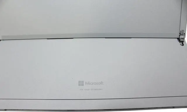 Alt view image 6 of 7 - Microsoft Surface Pro 6 12.3" Intel Core I5-8350U Ram 8GB SSD 256GB WIN 10 LQ6-00001