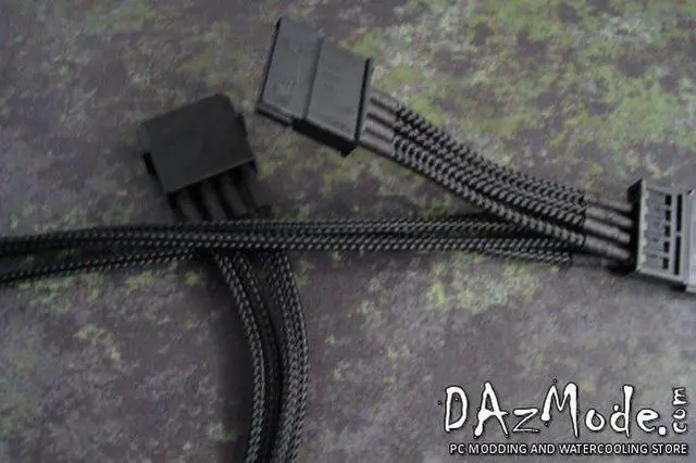 Main image of DarkSide SATA 2-WAY Power Cable 12" (30cm) - Jet Black (DS-0551)