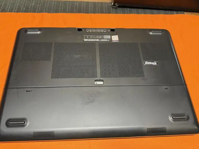 Alt view image 3 of 3 - Gaming Laptop Dell Precision 7720 Intel i7-7820HQ CPU 2.90Gz 512GB SSD 32GB RAM WIFI Bluetooth Backlit Keyboard 17" FHD Quadro P3000  240W Dell AC Adapter Windows 10 Pro 64 bit