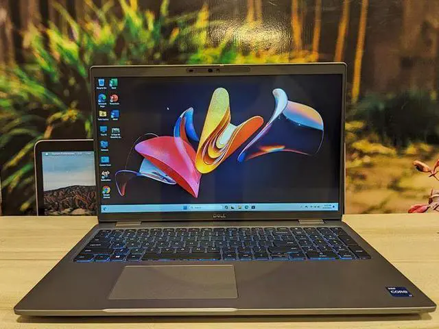 Main image of Dell Latitude 5520 Business Laptop 15.6" FHD Intel i7 11th Gen 1185G7 3.00Gz 512GB SSD 16GB RAM Smartcard Reader Slot HDMI WIFI Webcam Bluetooth Backlit Keyboard Windows 11 B