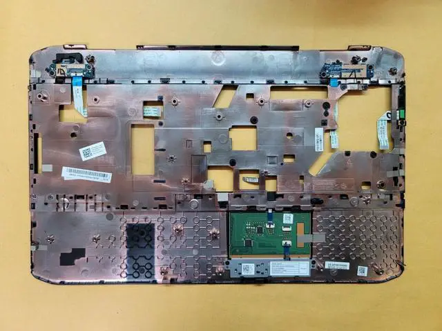 Alt view image 9 of 9 - New Dell OEM Latitude E5530 Palmrest Touchpad Assembly Y4RP3  7671J