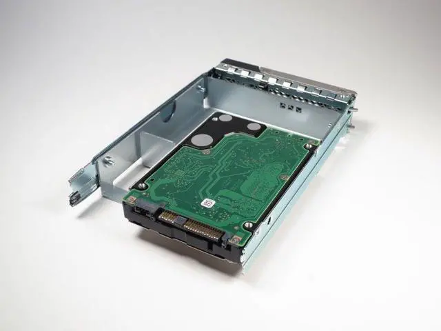Alt view image 3 of 3 - 400-AUQZ DELL 1.2TB 10K SAS 3.5" 12Gb HDD KIT FOR R640 R740 R740XD R940 C6420