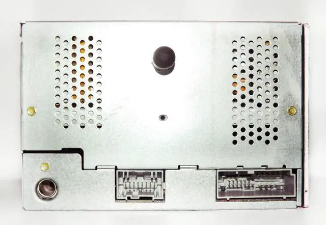 Alt view image 3 of 4 - Ford Five Hundred 2005 AM FM 6 Disc mp3 CD Radio w Aux Input 5G1T-18C815-EB