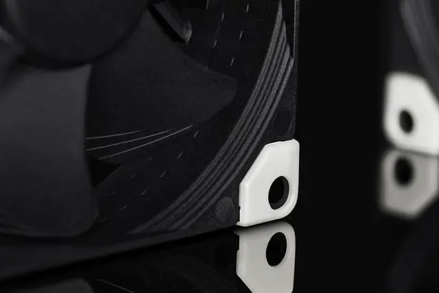 Alt view image 5 of 8 - Noctua NF-A9 PWM chromax.black.swap, Premium Quiet Fan, 4-Pin (92mm, Black)