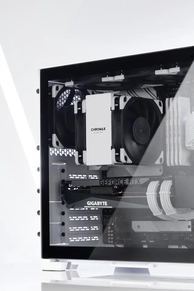 Alt view image 6 of 6 - Noctua NA-HC8 chromax.white, Heatsink Cover for NH-U12A (White)