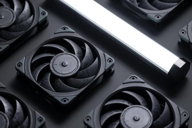Alt view image 6 of 7 - Noctua NF-A12x25 PWM chromax.black.swap, Premium Quiet Fan, 4-Pin (120mm, Black)