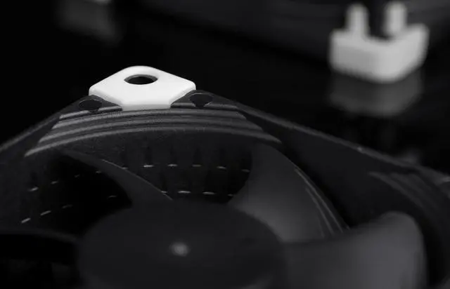 Alt view image 5 of 7 - Noctua NF-A8 PWM chromax.black.swap, Premium Quiet Fan, 4-Pin (80mm, Black)
